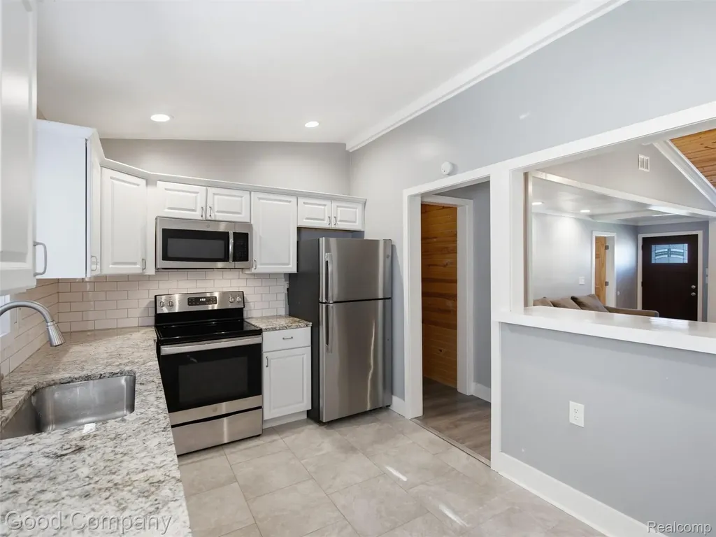 4030 Manitoba Street Auburn Hills City MI 48326