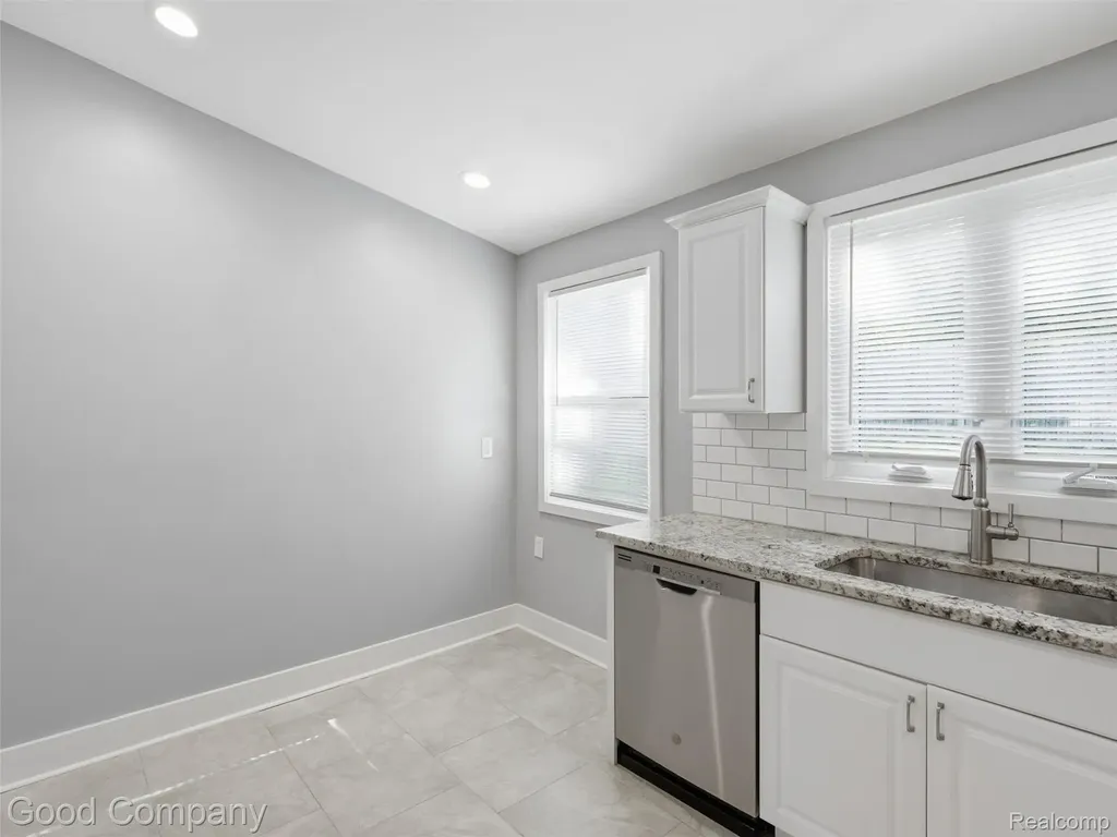 4030 Manitoba Street Auburn Hills City MI 48326