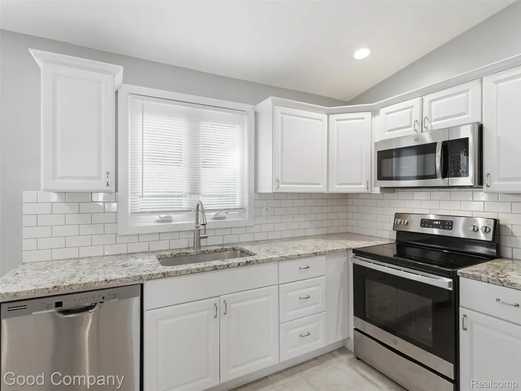 4030 Manitoba Street Auburn Hills City MI 48326