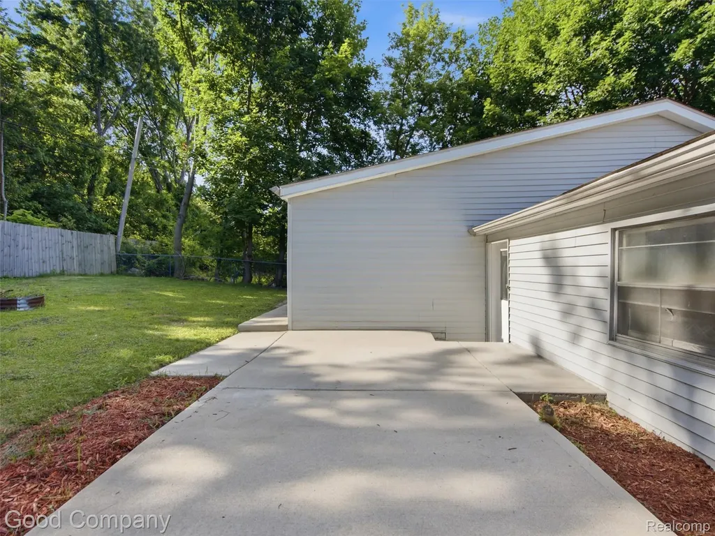 4030 Manitoba Street Auburn Hills City MI 48326