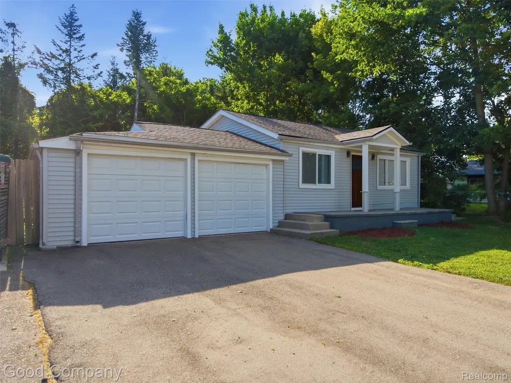 4030 Manitoba Street Auburn Hills City MI 48326