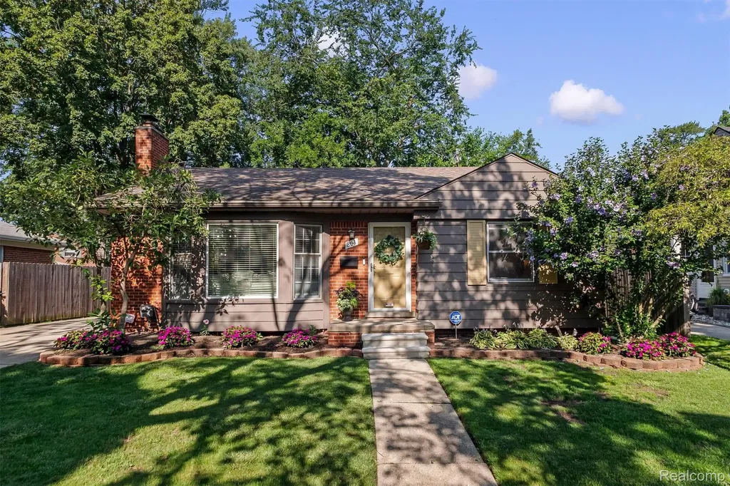 803 Oakridge Avenue Royal Oak City MI 48067
