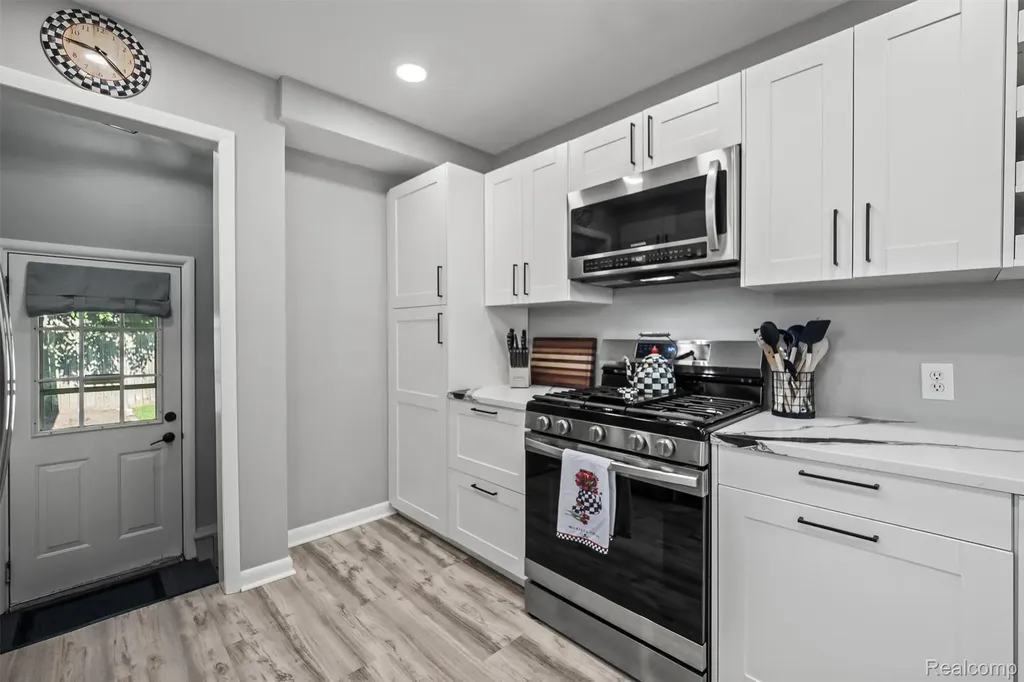 803 Oakridge Avenue Royal Oak City MI 48067