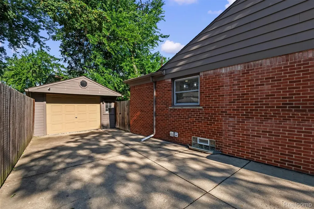 803 Oakridge Avenue Royal Oak City MI 48067