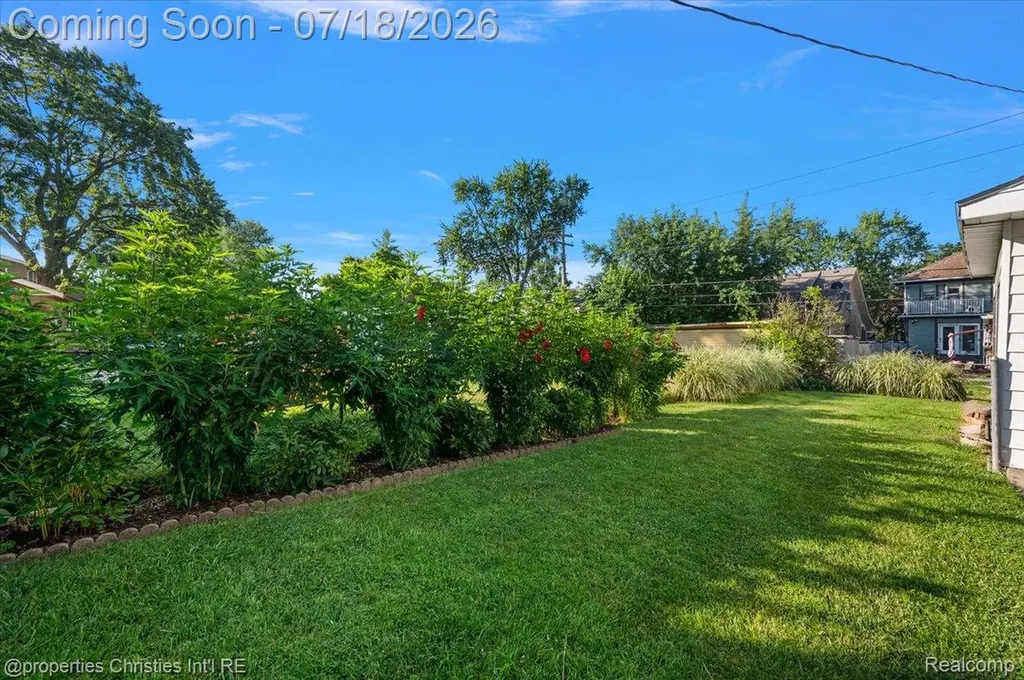 21709 Tenny Street Dearborn City MI 48124