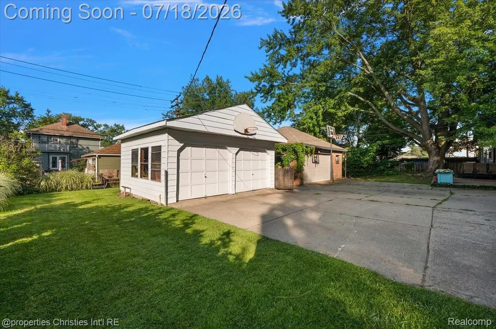 21709 Tenny Street Dearborn City MI 48124