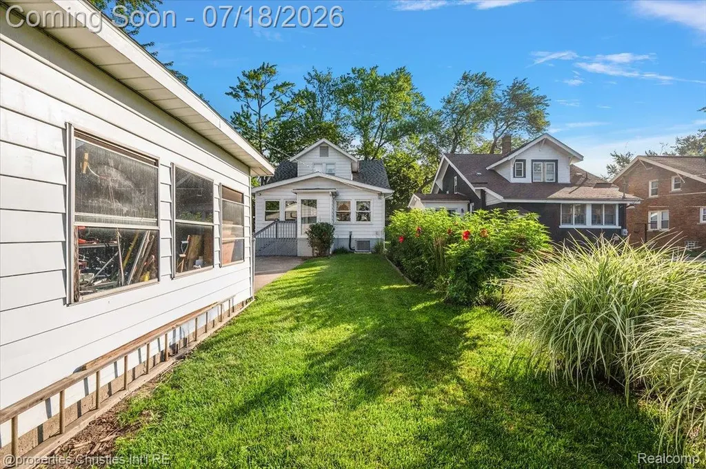 21709 Tenny Street Dearborn City MI 48124