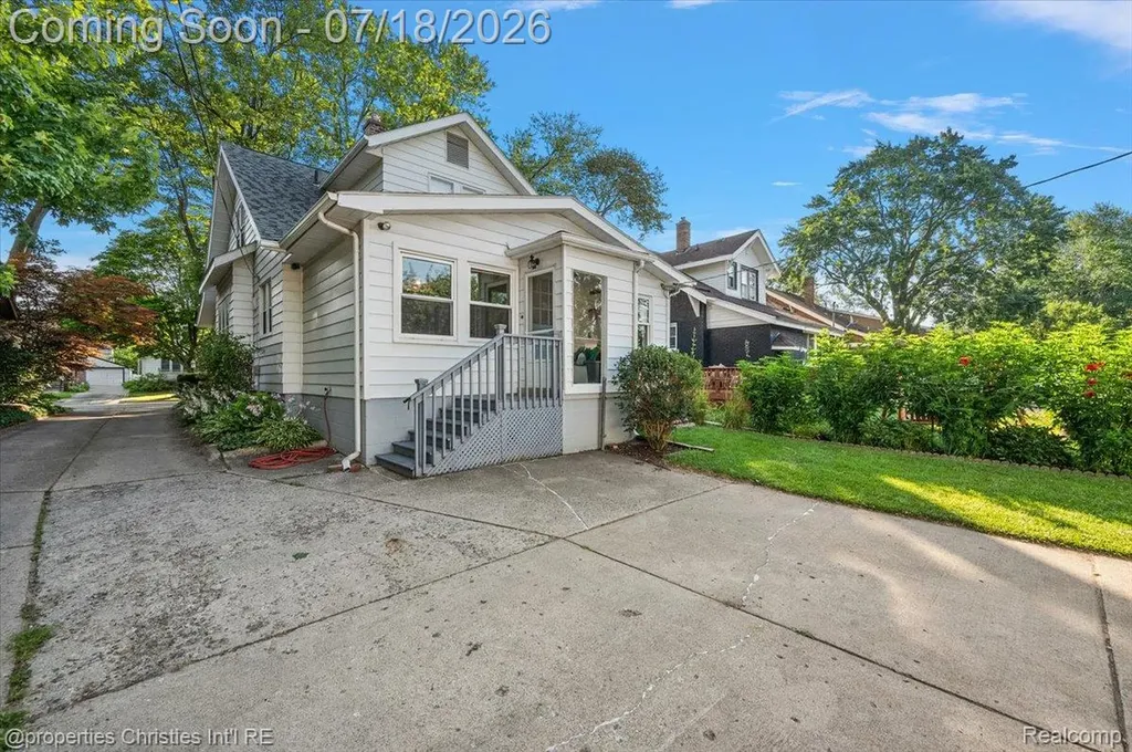 21709 Tenny Street Dearborn City MI 48124