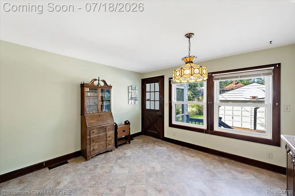 21709 Tenny Street Dearborn City MI 48124
