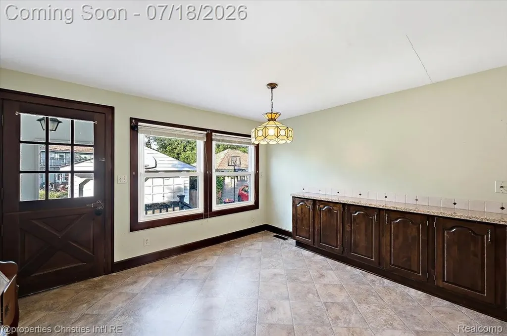 21709 Tenny Street Dearborn City MI 48124