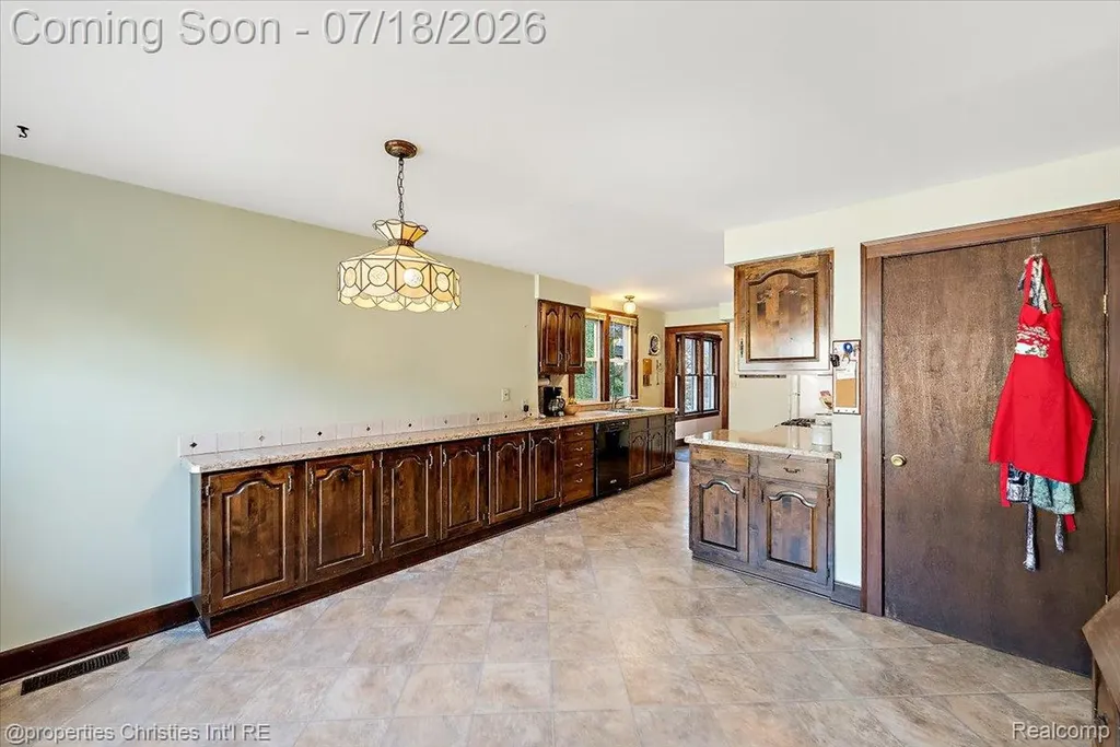 21709 Tenny Street Dearborn City MI 48124