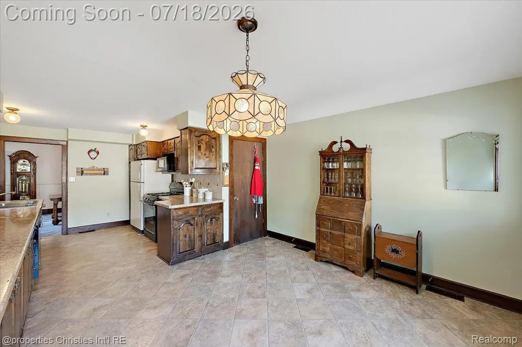 21709 Tenny Street Dearborn City MI 48124
