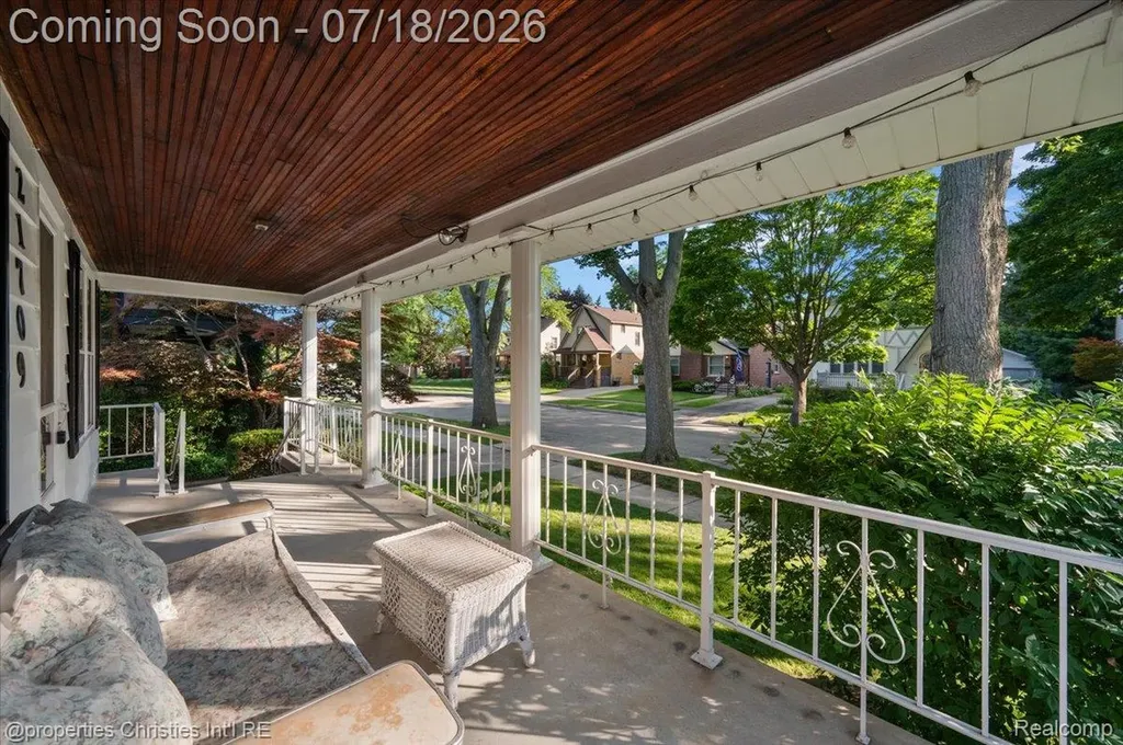 21709 Tenny Street Dearborn City MI 48124