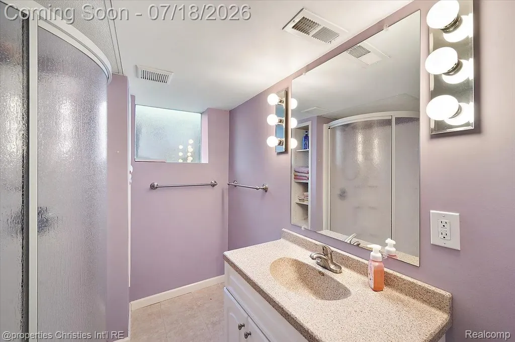 21709 Tenny Street Dearborn City MI 48124