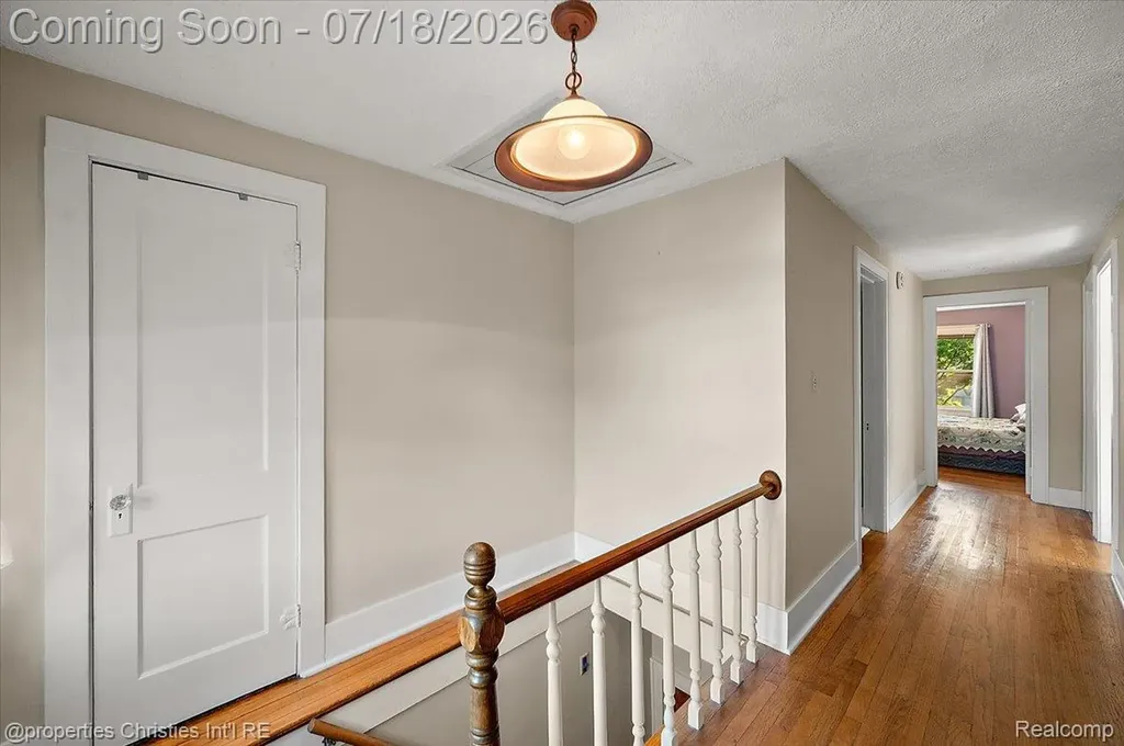 21709 Tenny Street Dearborn City MI 48124