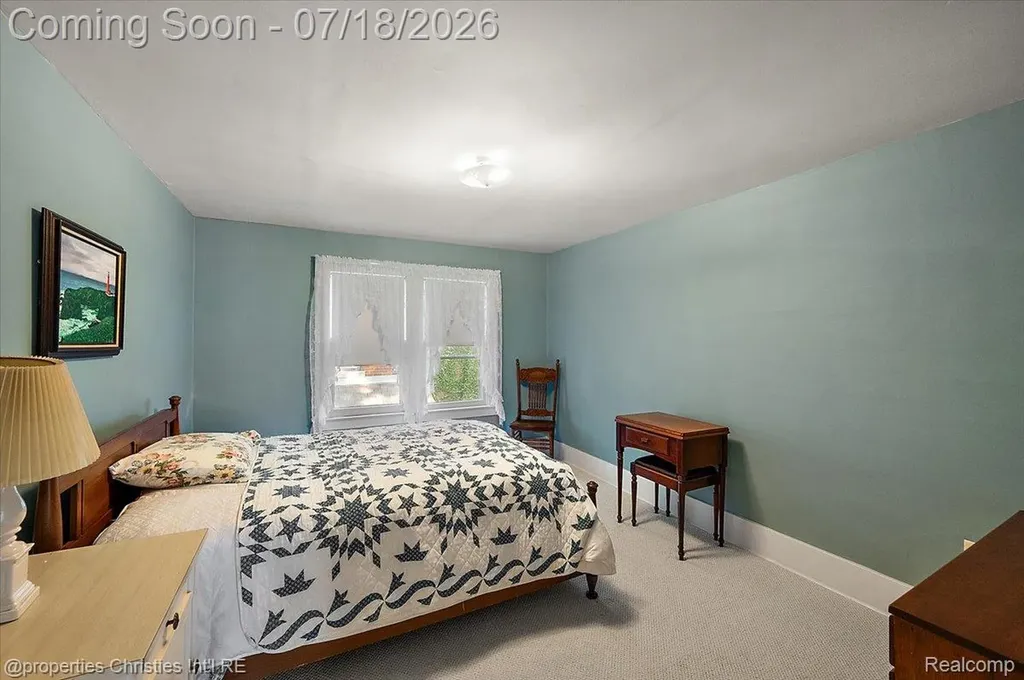 21709 Tenny Street Dearborn City MI 48124