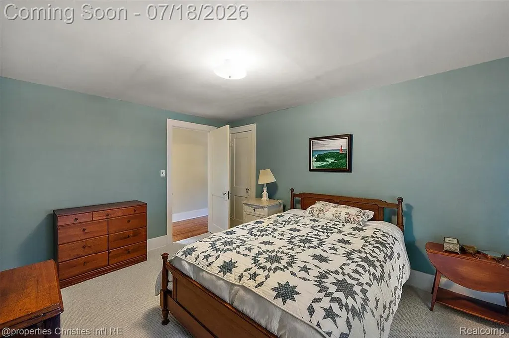 21709 Tenny Street Dearborn City MI 48124