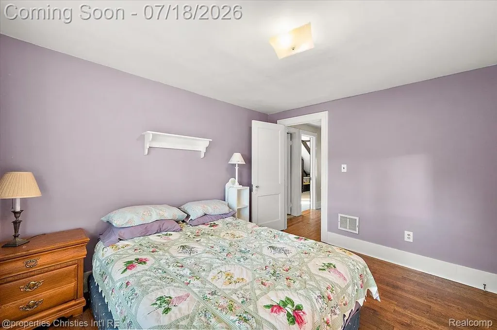 21709 Tenny Street Dearborn City MI 48124