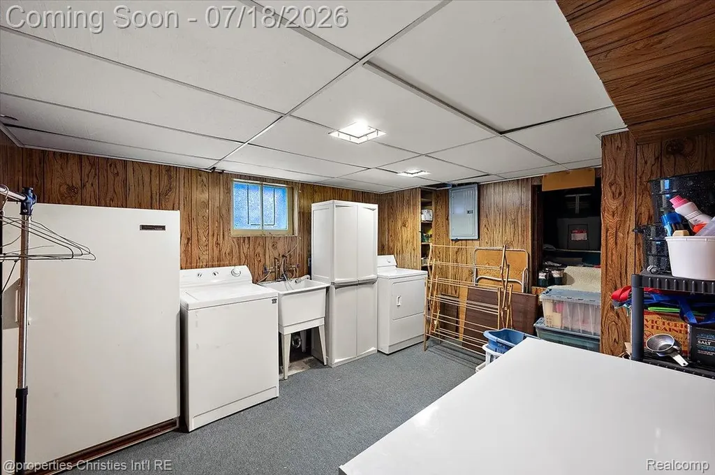 21709 Tenny Street Dearborn City MI 48124