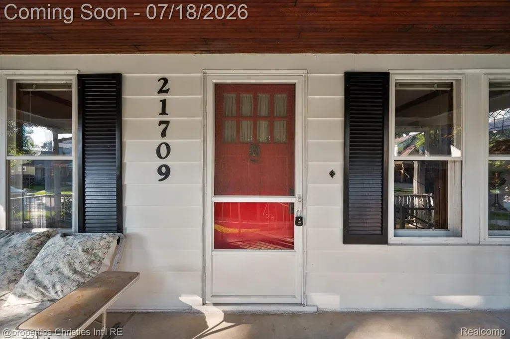 21709 Tenny Street Dearborn City MI 48124
