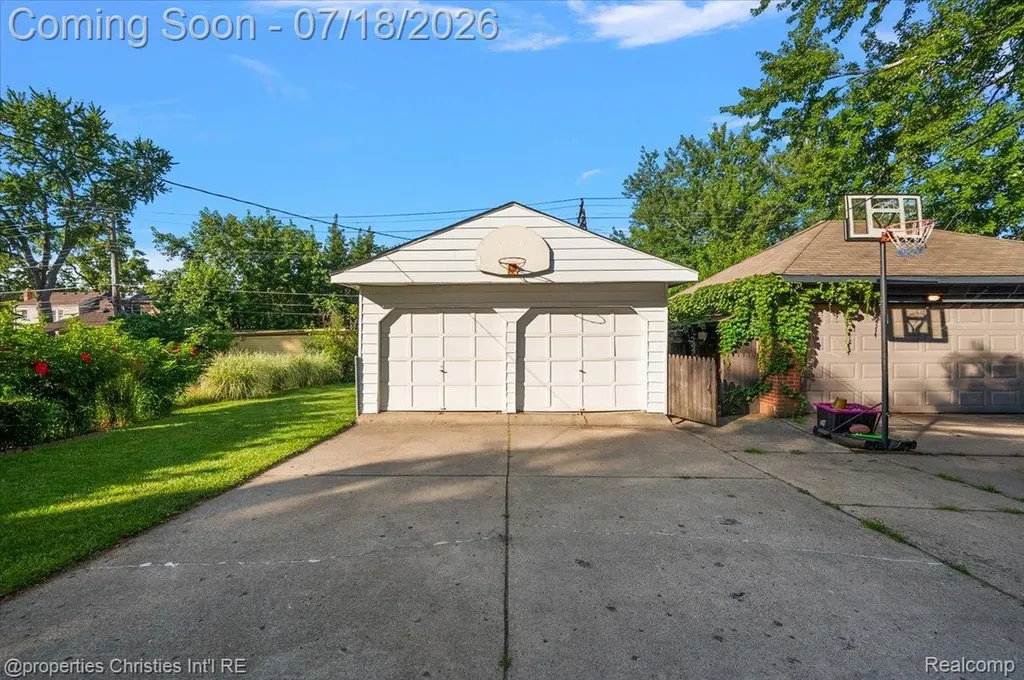 21709 Tenny Street Dearborn City MI 48124