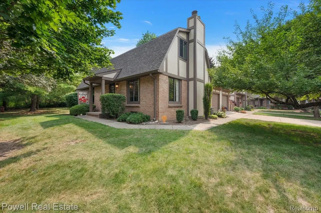 1938 Allenway Court Rochester Hills City MI 48309