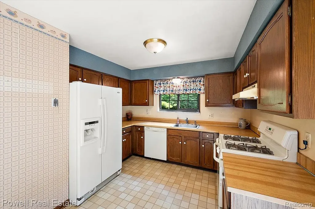 1938 Allenway Court Rochester Hills City MI 48309