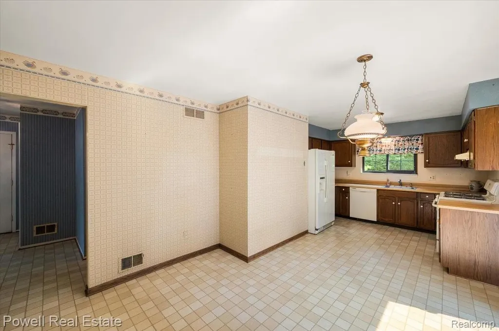 1938 Allenway Court Rochester Hills City MI 48309