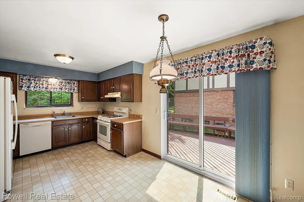 1938 Allenway Court Rochester Hills City MI 48309