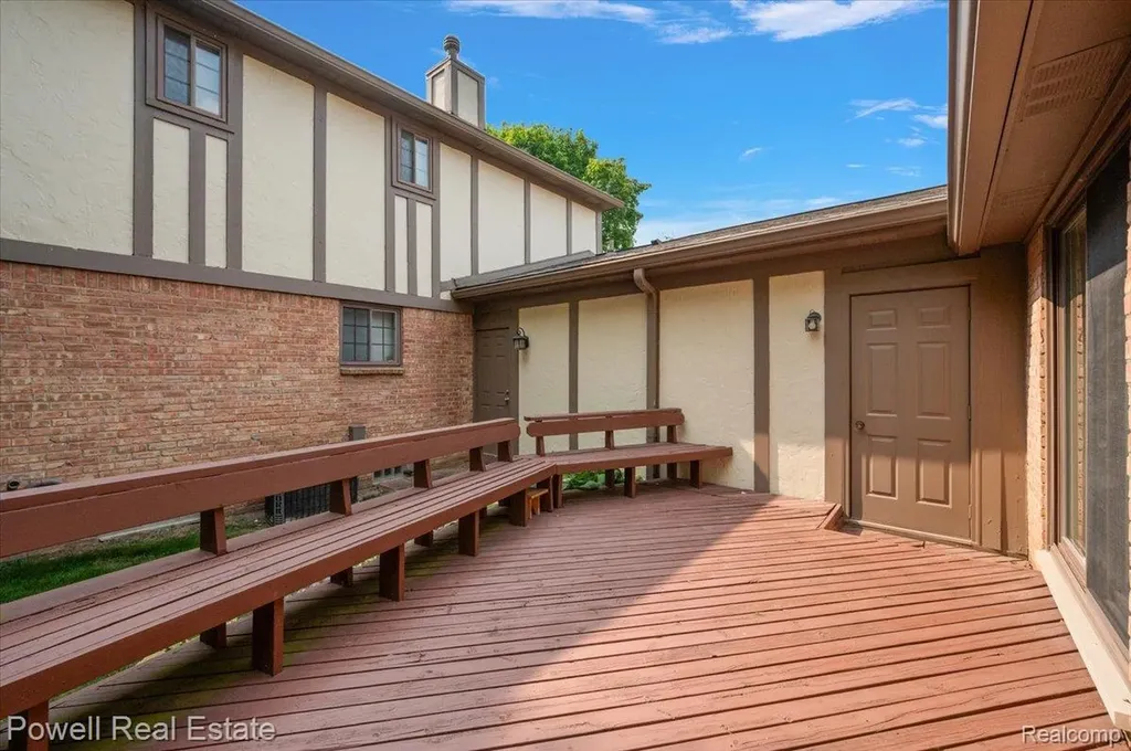 1938 Allenway Court Rochester Hills City MI 48309