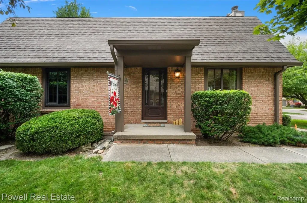 1938 Allenway Court Rochester Hills City MI 48309