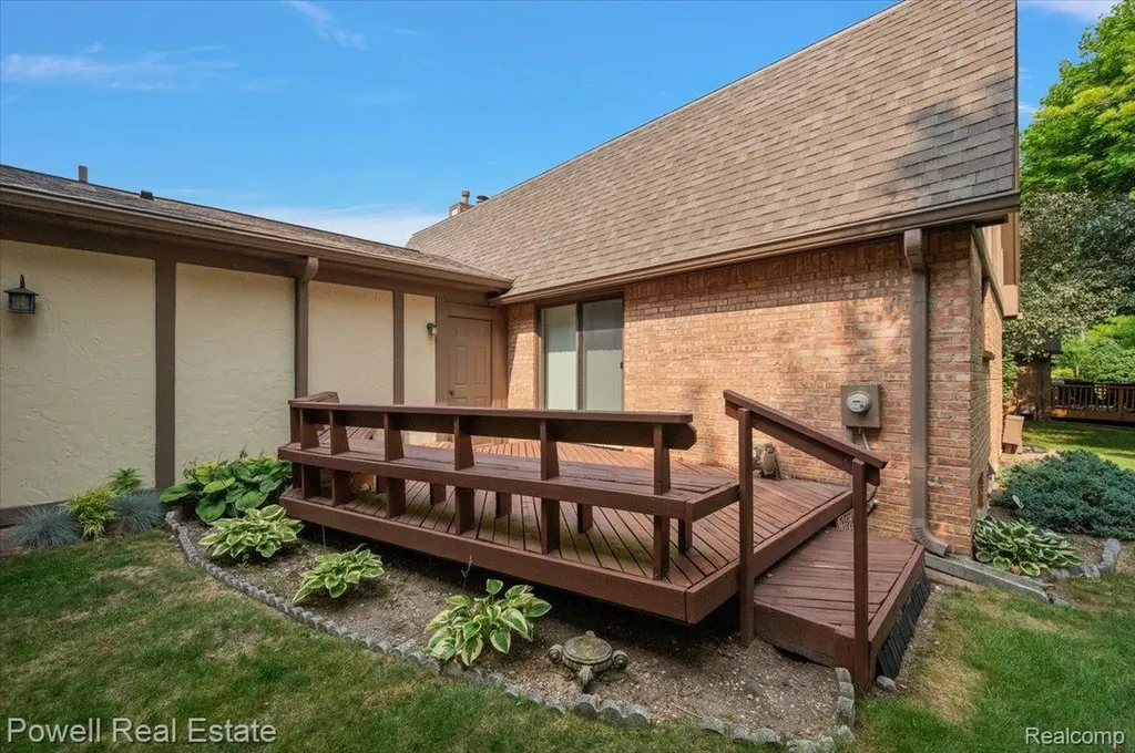 1938 Allenway Court Rochester Hills City MI 48309