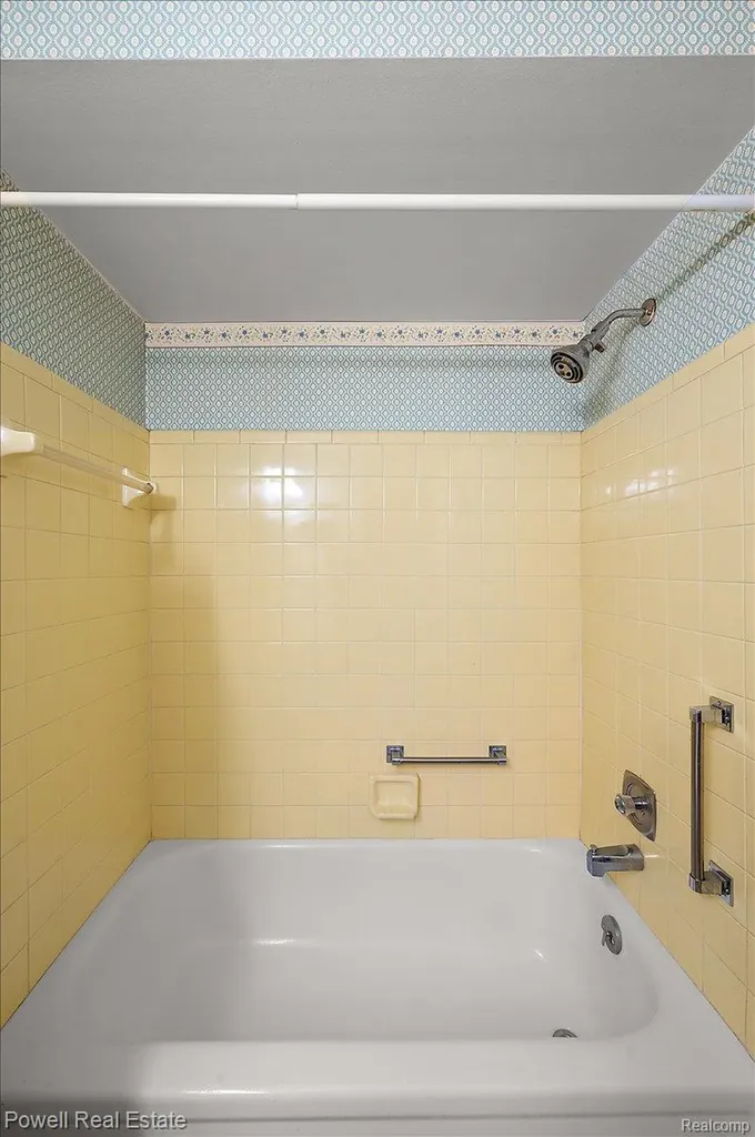 1938 Allenway Court Rochester Hills City MI 48309