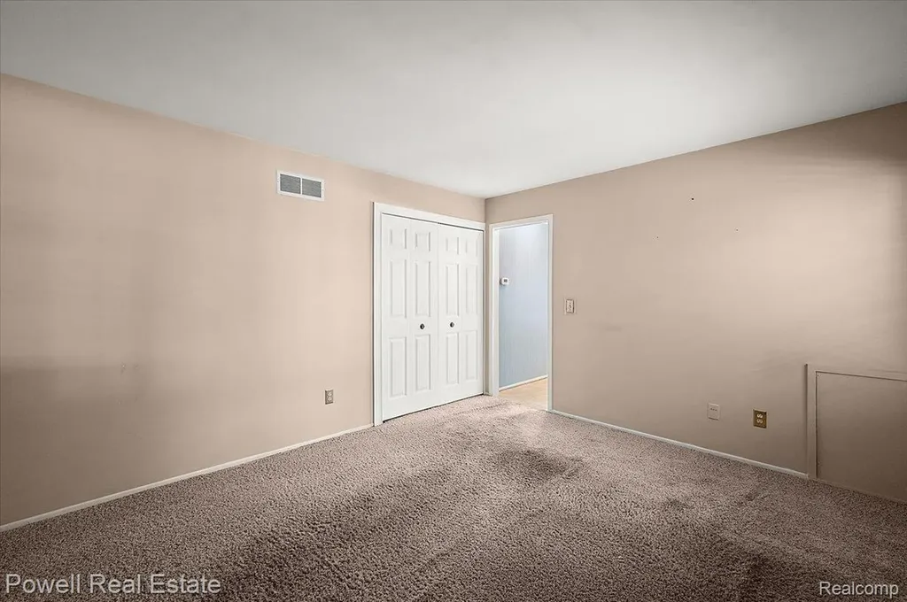 1938 Allenway Court Rochester Hills City MI 48309