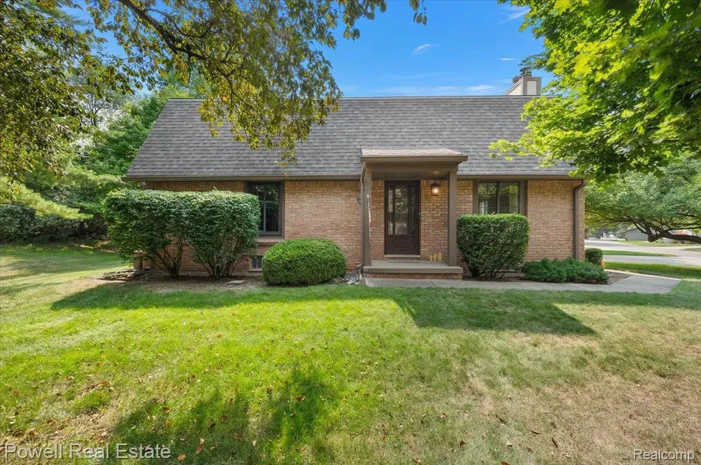 1938 Allenway Court Rochester Hills City MI 48309