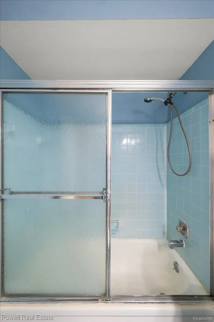 1938 Allenway Court Rochester Hills City MI 48309