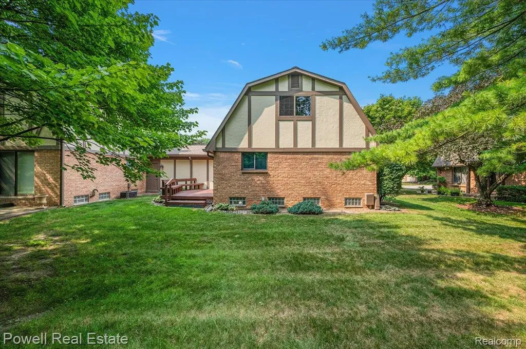 1938 Allenway Court Rochester Hills City MI 48309