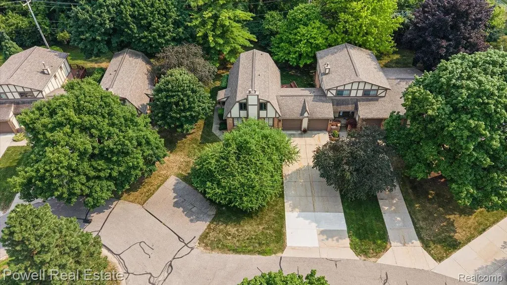 1938 Allenway Court Rochester Hills City MI 48309
