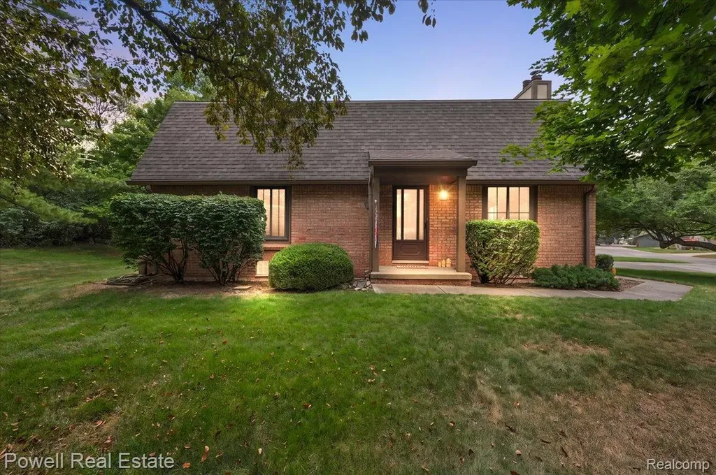 1938 Allenway Court Rochester Hills City MI 48309