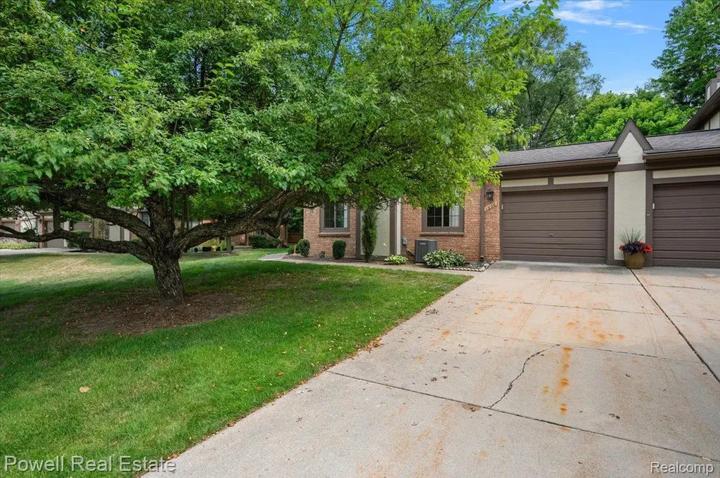 1938 Allenway Court Rochester Hills City MI 48309