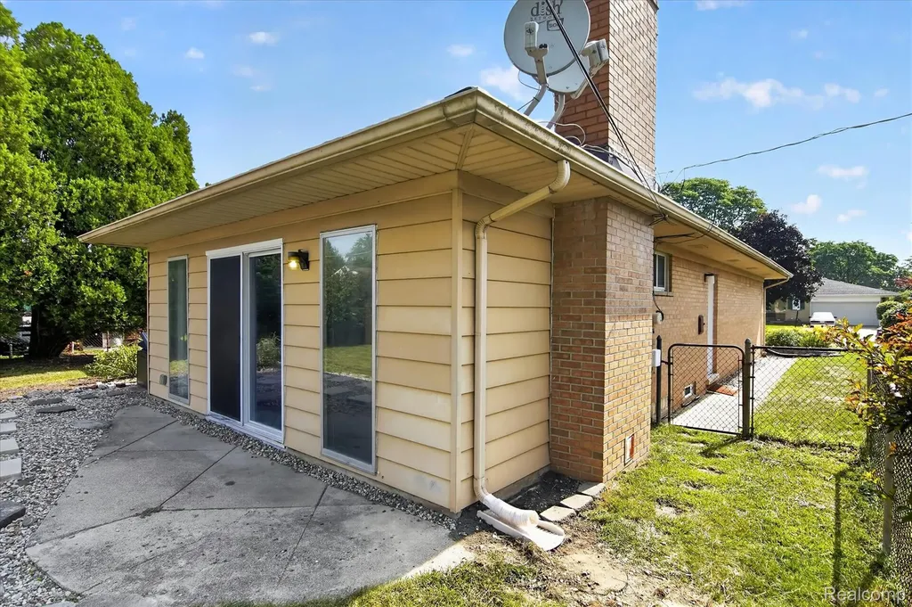 15109 Susanna Street Street SW Wayne City MI 48154