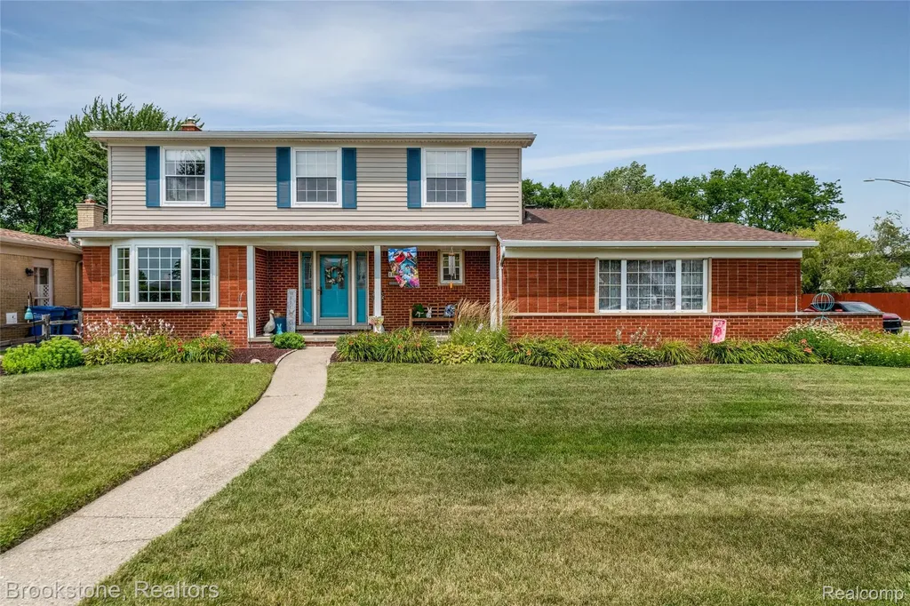 11049 Irene Avenue Warren City MI 48093