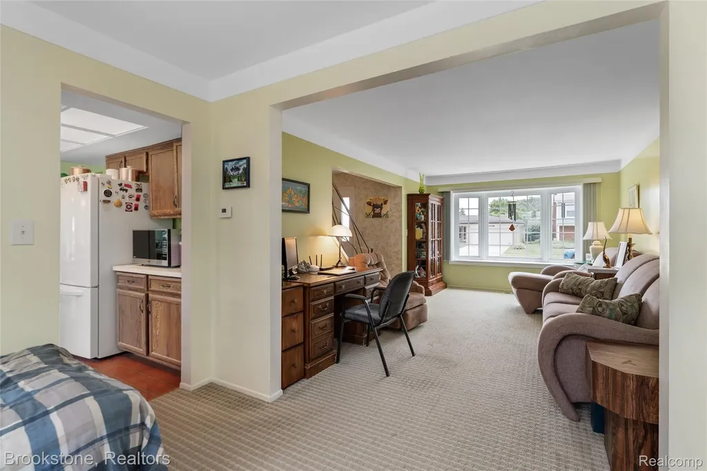 11049 Irene Avenue Warren City MI 48093