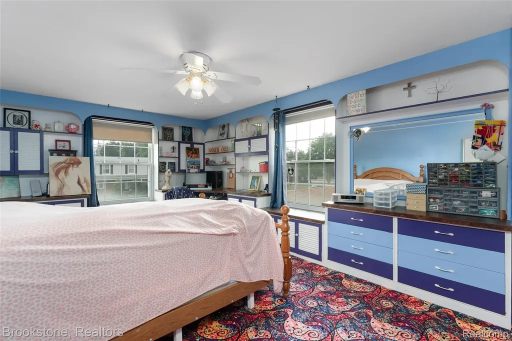 11049 Irene Avenue Warren City MI 48093