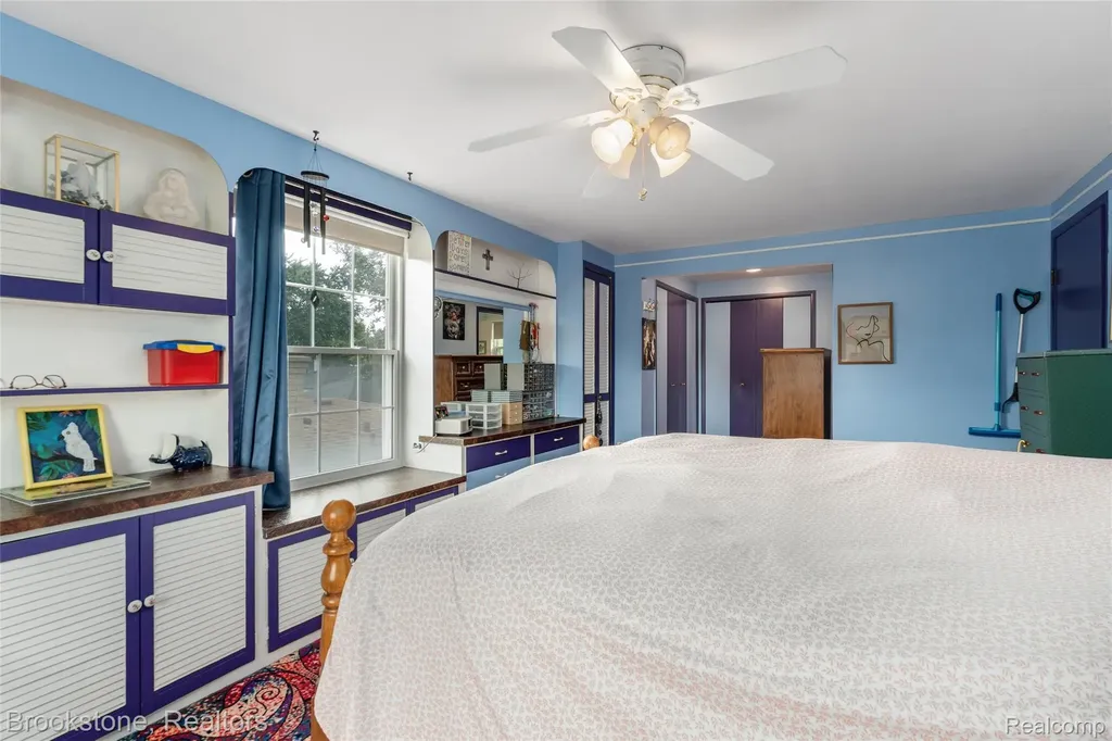 11049 Irene Avenue Warren City MI 48093