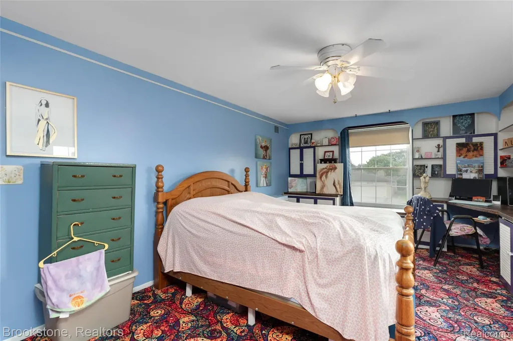 11049 Irene Avenue Warren City MI 48093