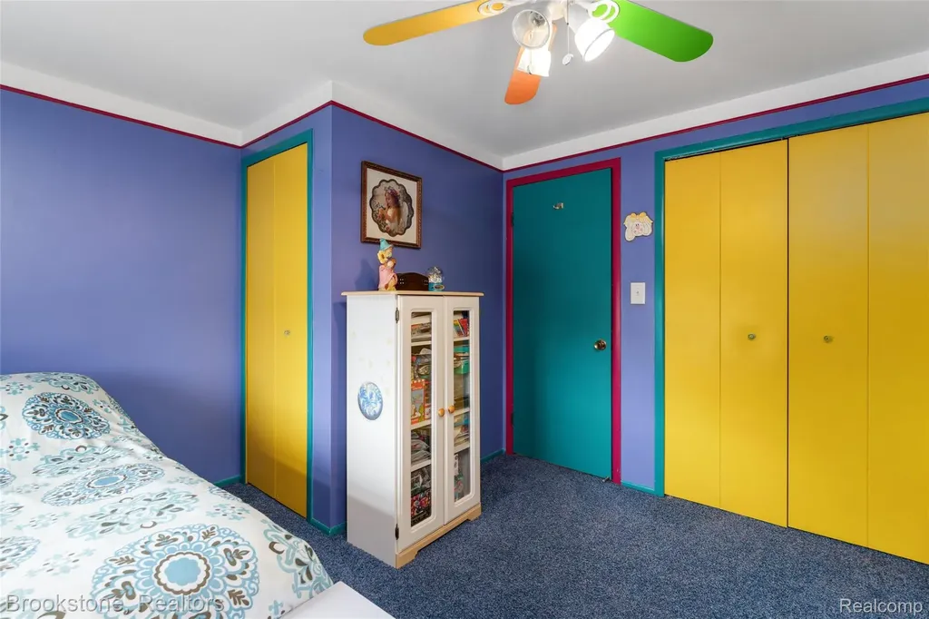 11049 Irene Avenue Warren City MI 48093