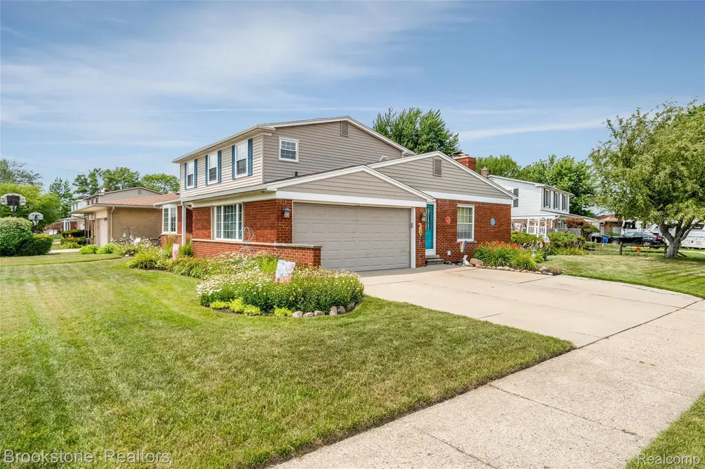11049 Irene Avenue Warren City MI 48093
