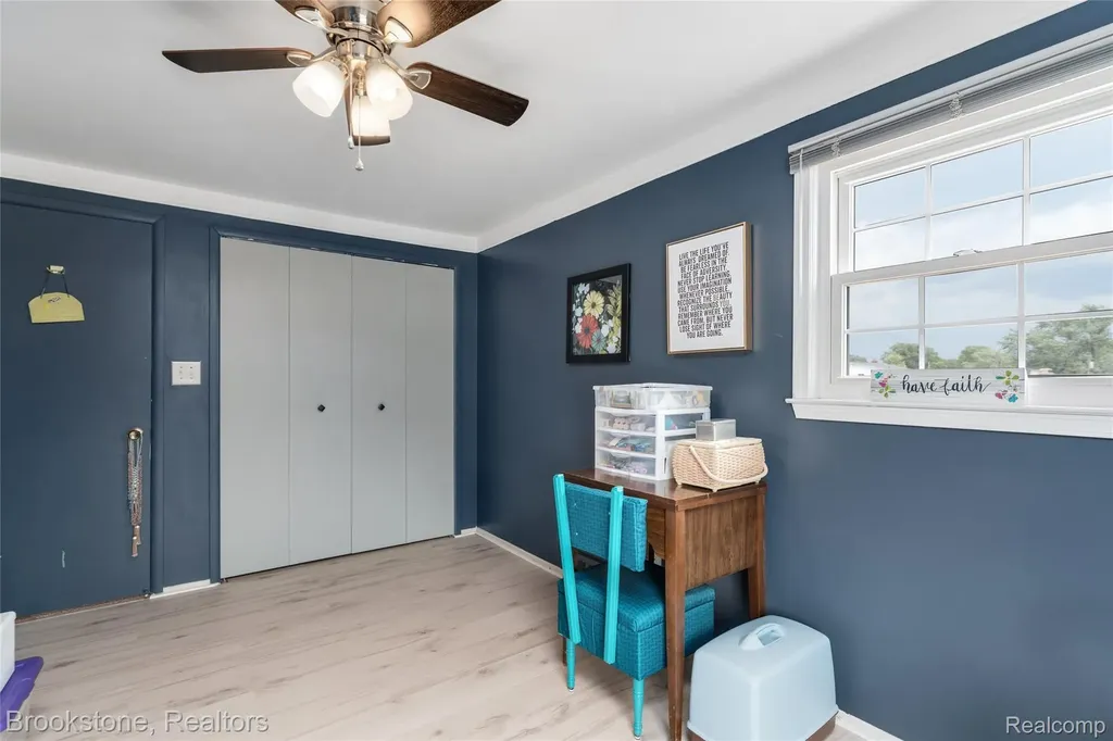 11049 Irene Avenue Warren City MI 48093