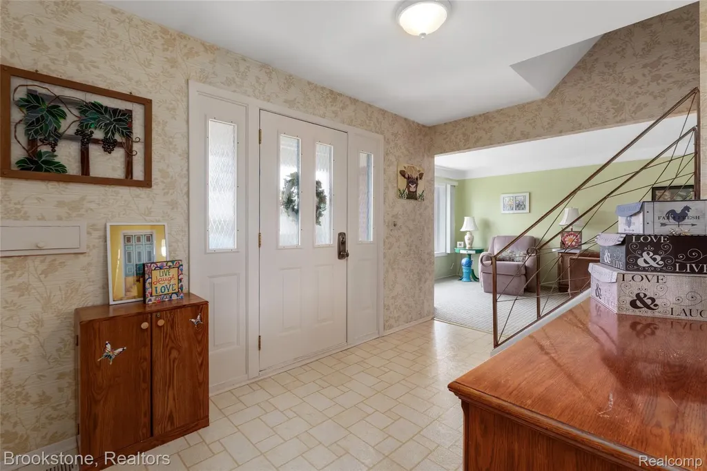 11049 Irene Avenue Warren City MI 48093